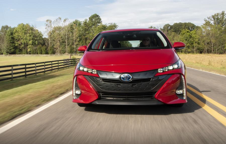  Toyota Prius Prime 2016 года  (NA) (фото 43 из 55)